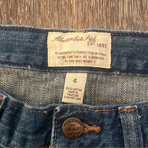 Abercrombie & Fitch Medium Wash Fade Denim Short Shorts Size 4 - Picture 6 of 7